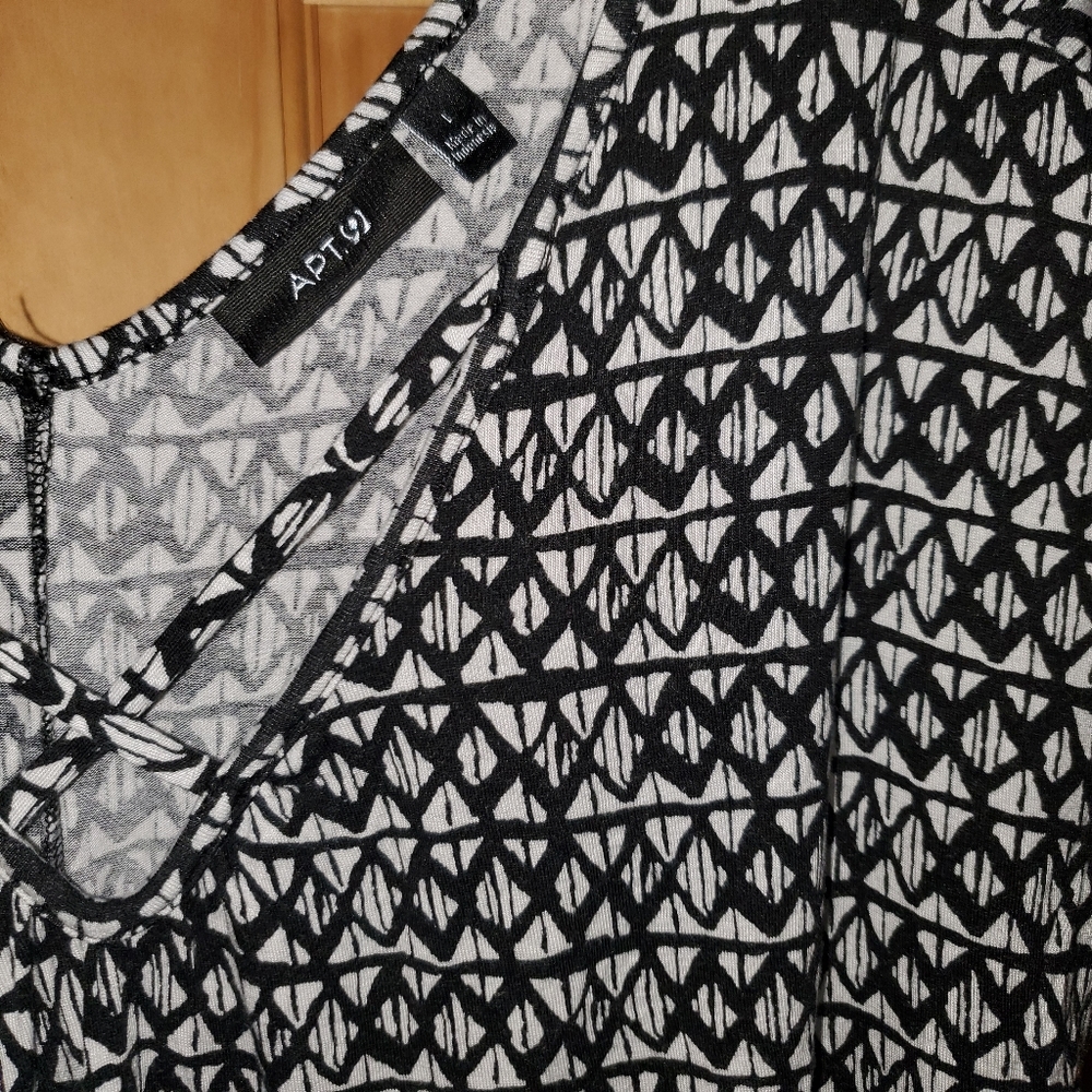 Patterned T-shirt - Picture 3 of 3
